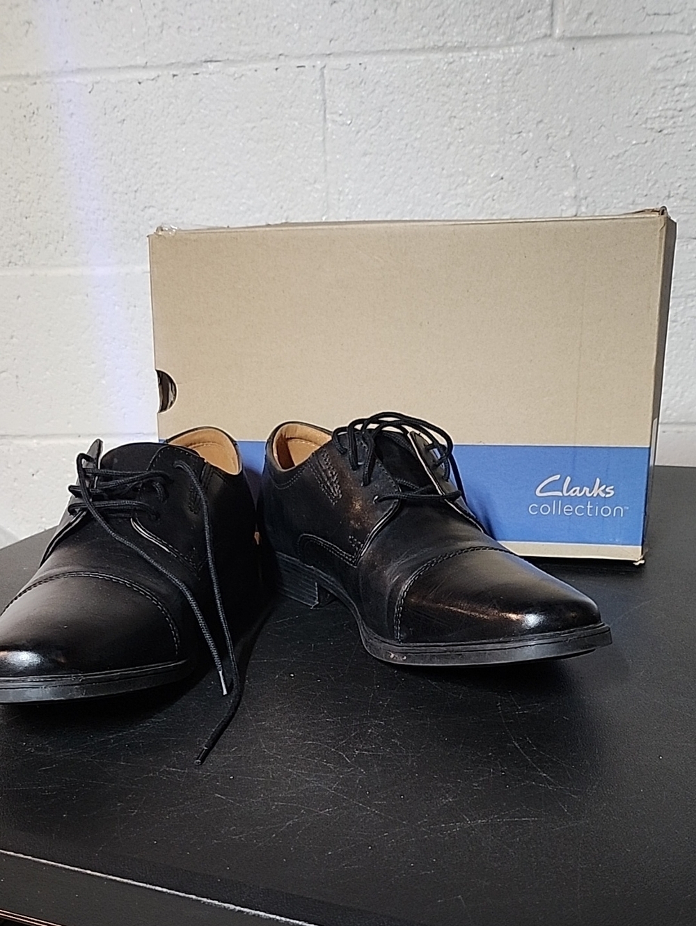 Clarks Men's Black Leather Lace-Up Cap-Toe Oxfords